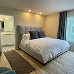 Beachfront 2 Bedroom 2 Bathroom Condo Steps From Venice Beach