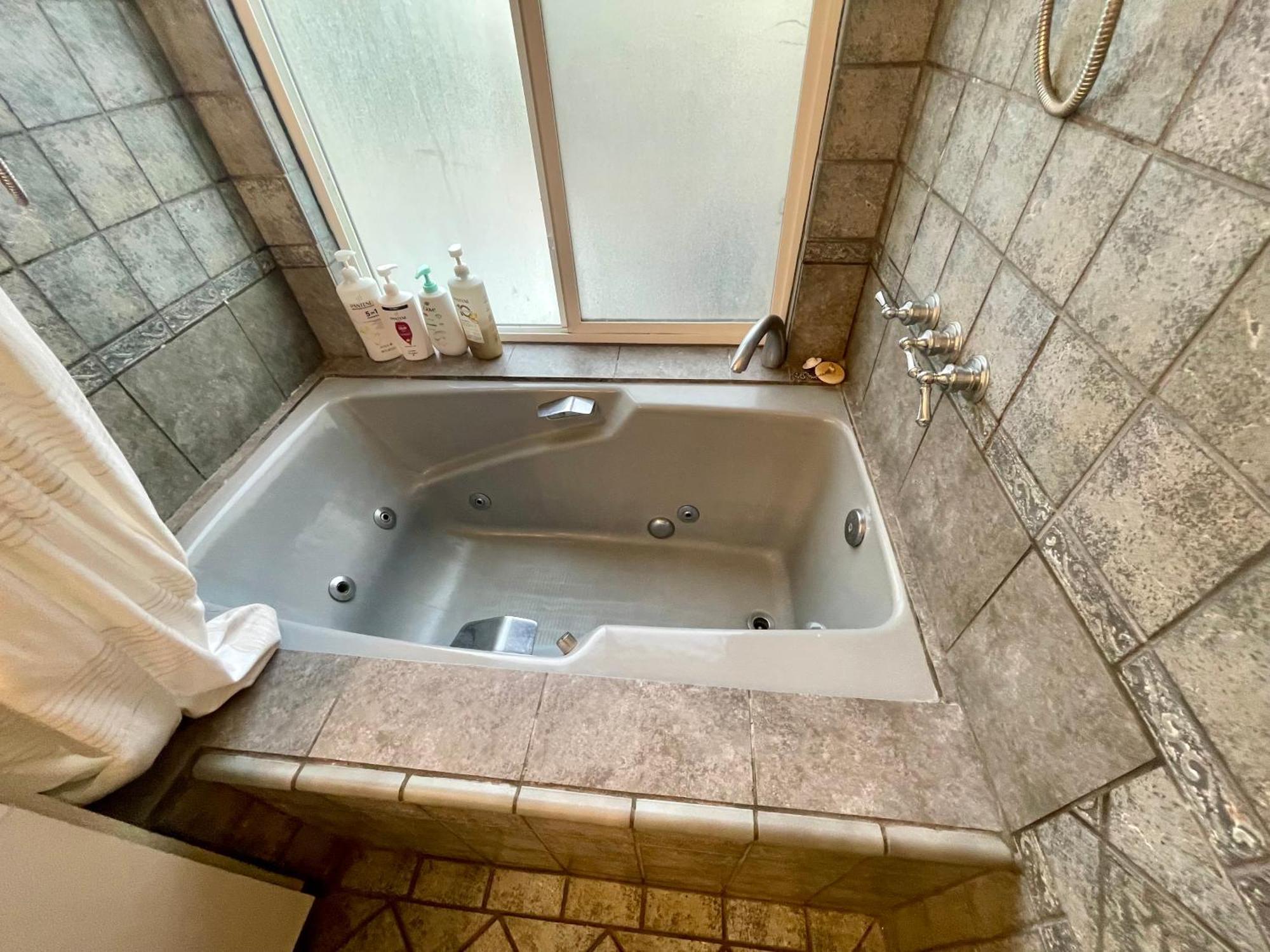 Beachfront 2 Bedroom 2 Bathroom Steps From Venice