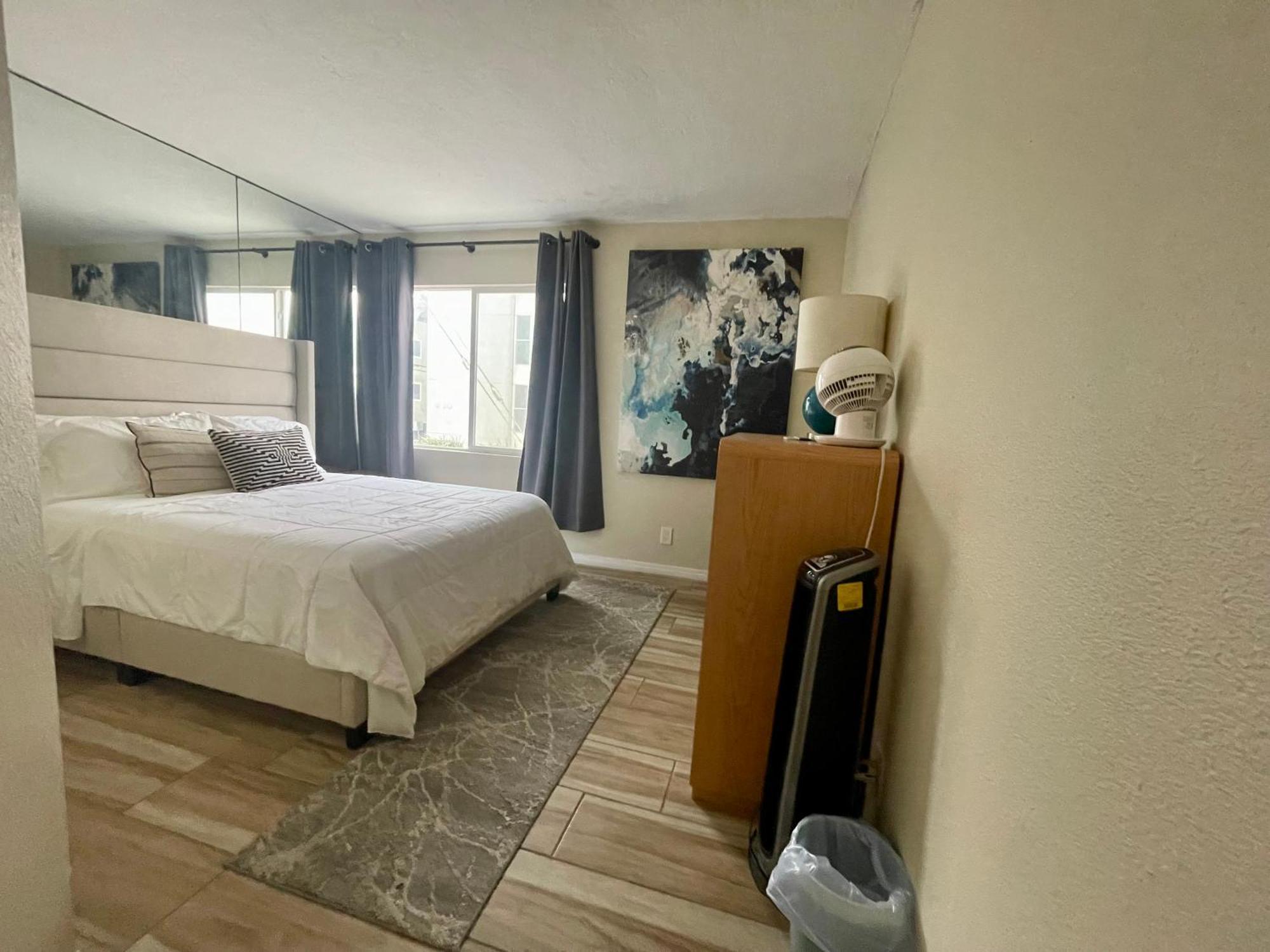 Apartment Beachfront 2 Bedroom 2 Bathroom Steps From Venice