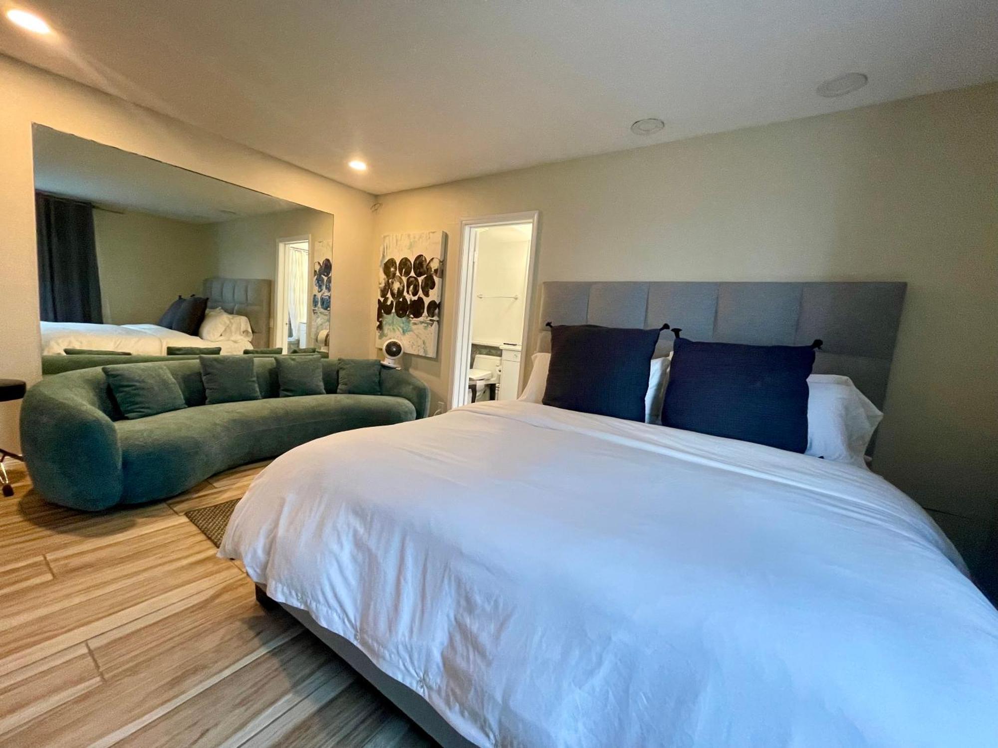 Apartment Beachfront 2 Bedroom 2 Bathroom Steps From Venice Los Angeles