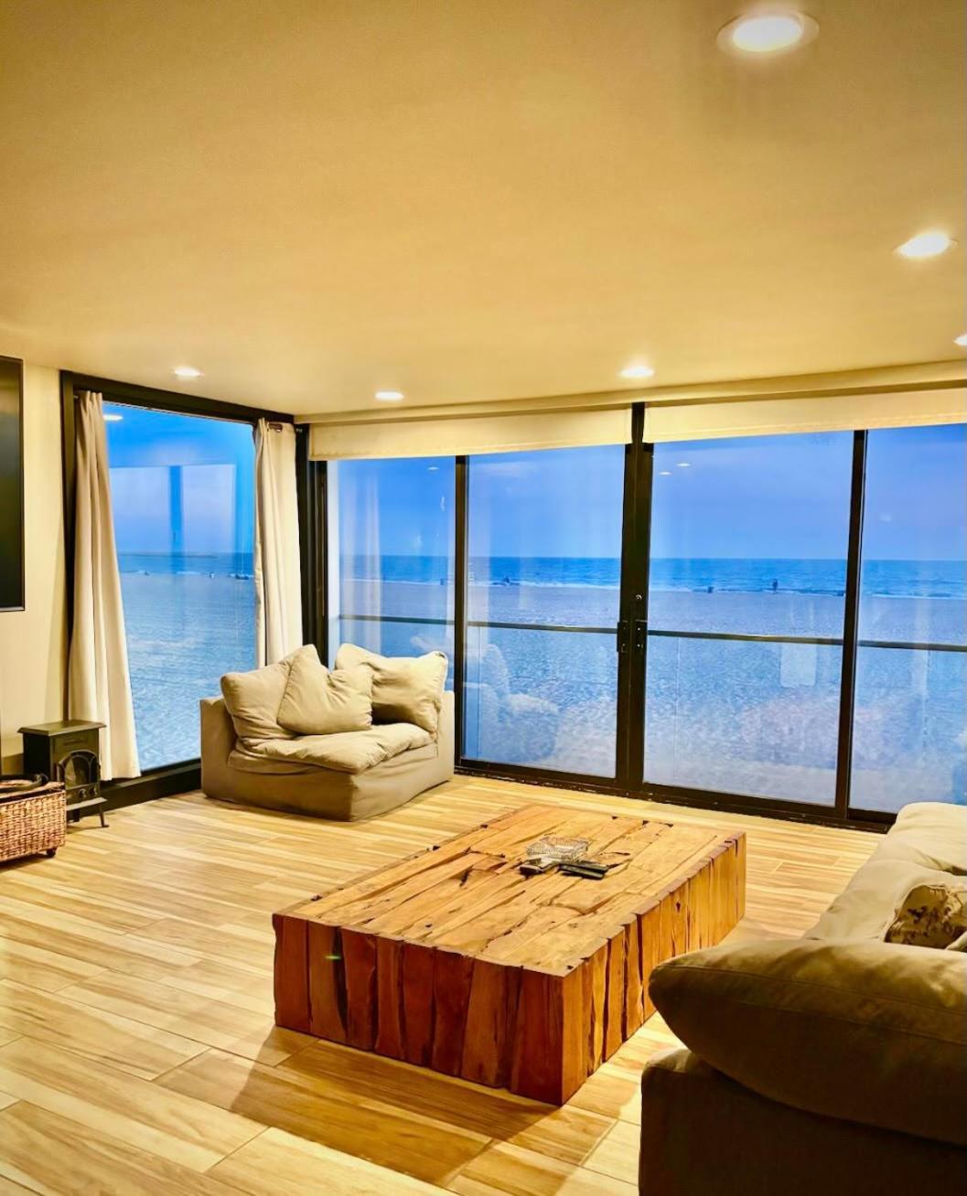 Beachfront 2 Bedroom 2 Bathroom Steps From Venice