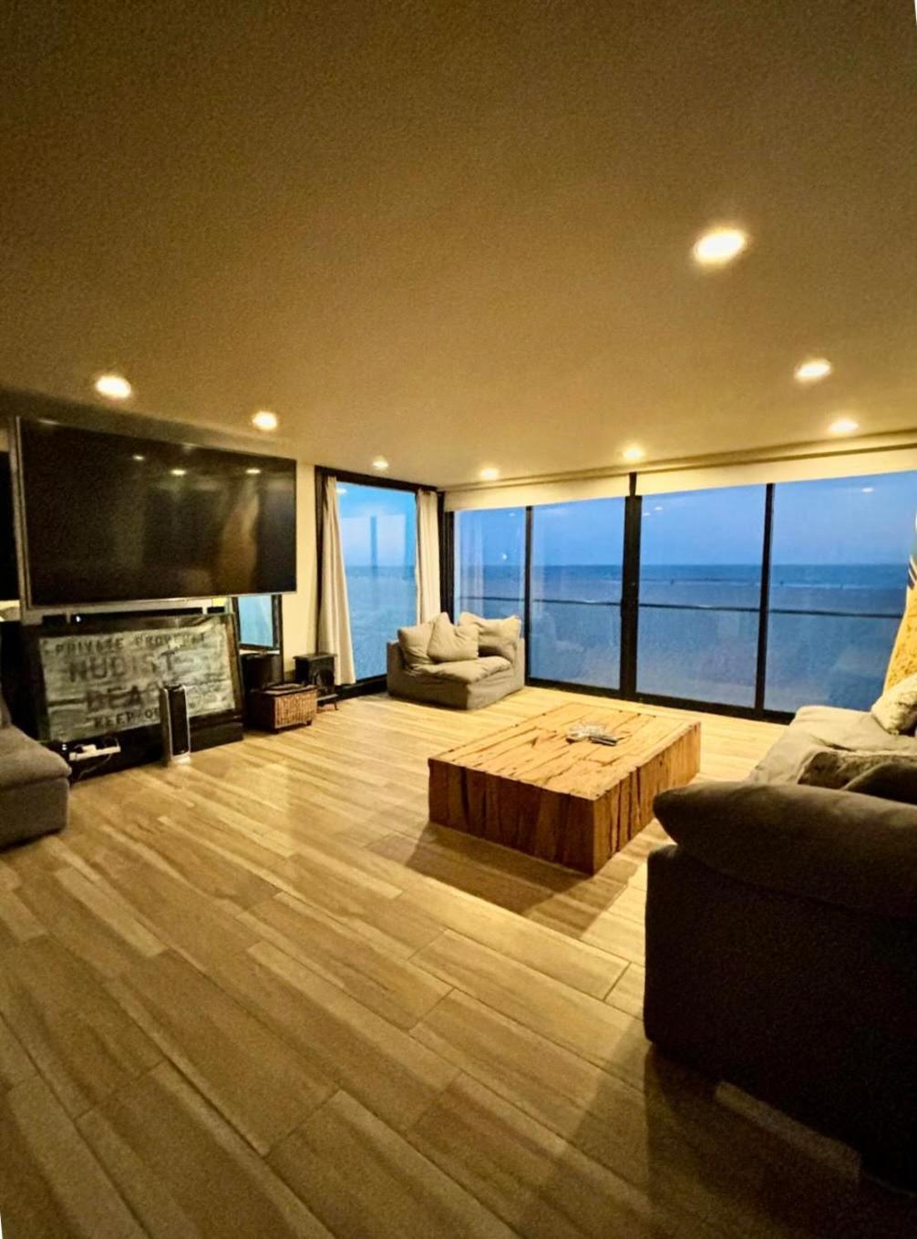 Apartment Beachfront 2 Bedroom 2 Bathroom Steps From Venice Los Angeles